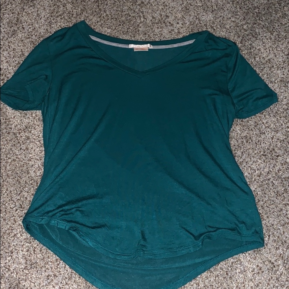 V-neck tee